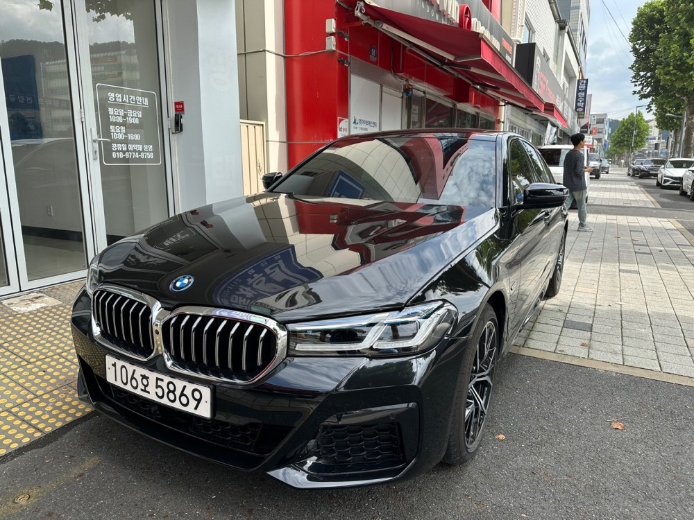 BMW 530e M Sport 블랙사파이어에디션